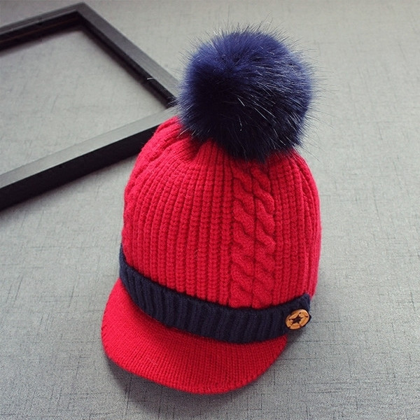 Ежедневна шапка за момичета и момчета с козирка и пухче