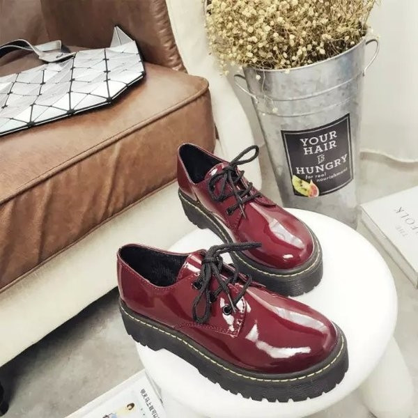 Стилни лачени  топли обувки с груба подметка в два цвята