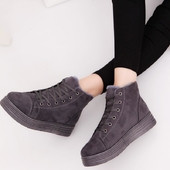 Спортни дамски топли кецове с равна подметка в сив и черен цвят