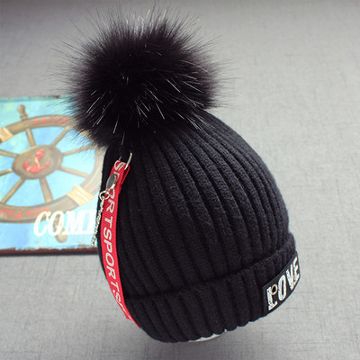 Стилна плетена детска шапка в няколко цвята с надписи и пухче