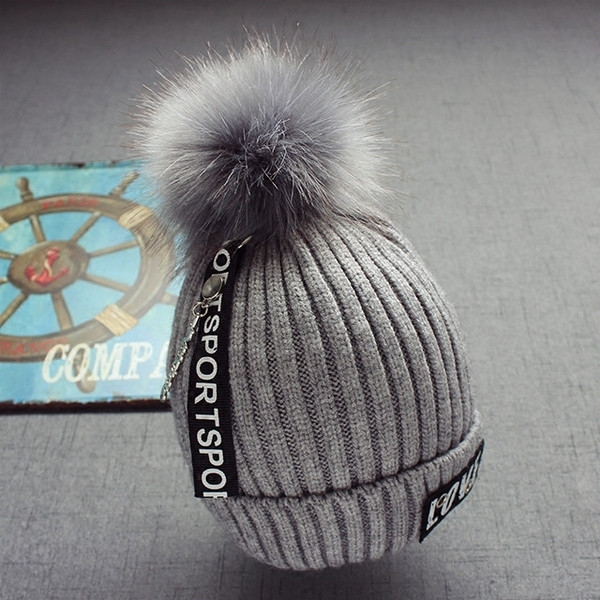 Стилна плетена детска шапка в няколко цвята с надписи и пухче