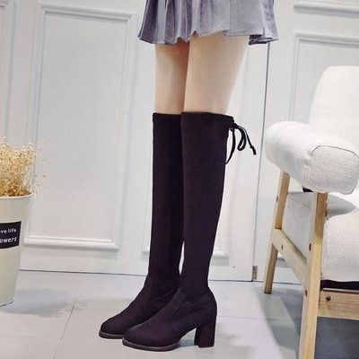 Елегантни дамски ботуши от еко велур с пискюл, на дебел ток в черен цвят