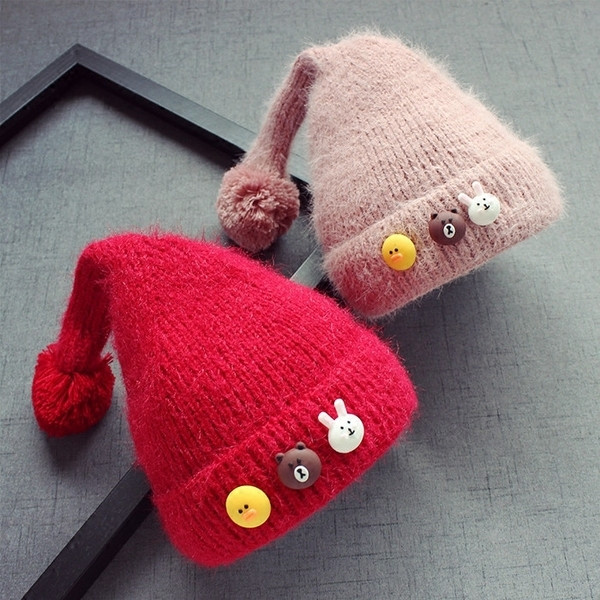 Детска шапка с анимационни декорации и в много цветове