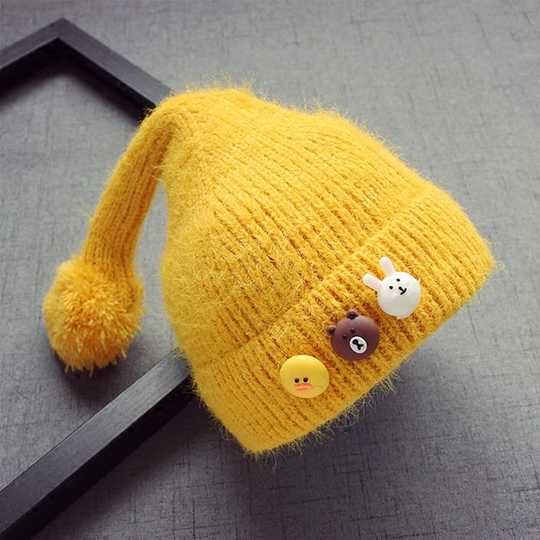 Детска шапка с анимационни декорации и в много цветове