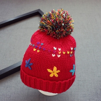 Цветна детска шапка за студените дни