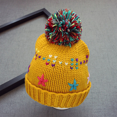 Цветна детска шапка за студените дни