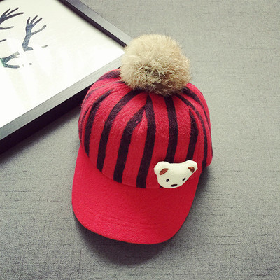 Детска зимна шапка с козирка и пухче