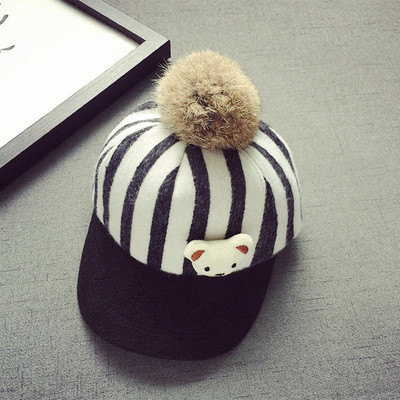 Детска зимна шапка с козирка и пухче