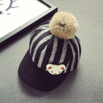 Детска зимна шапка с козирка и пухче