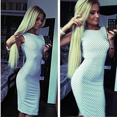 Спортно-елегантна дамска рокля на точки в черен,бял и червен цвят