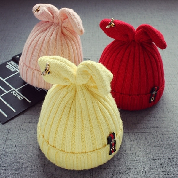 Плетена зимна шапка - унисекс, с ушички