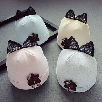 Бебешка шапка с дантелени ушички в четири цвята