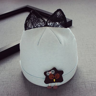 Бебешка шапка с дантелени ушички в четири цвята