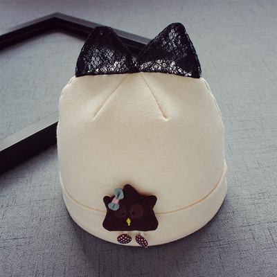 Бебешка шапка с дантелени ушички в четири цвята