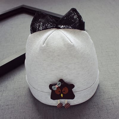 Бебешка шапка с дантелени ушички в четири цвята