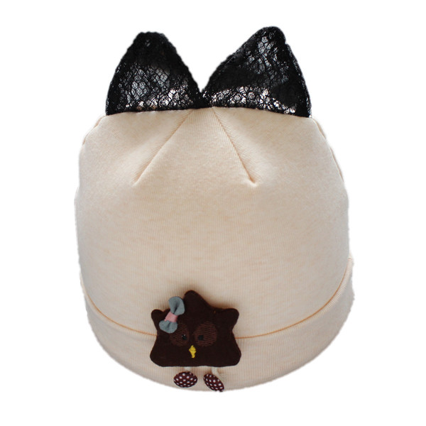 Бебешка шапка с дантелени ушички в четири цвята