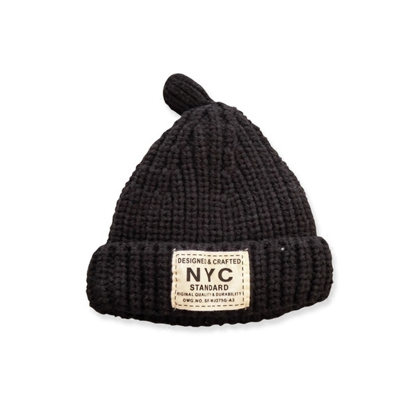 Топла зимна унисекс шапка с щампа в три цвята