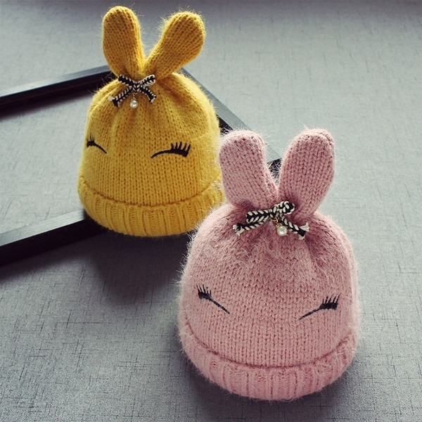 Вълнена детска шапка за момичета с ушички и панделка