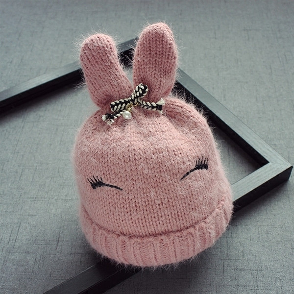 Вълнена детска шапка за момичета с ушички и панделка