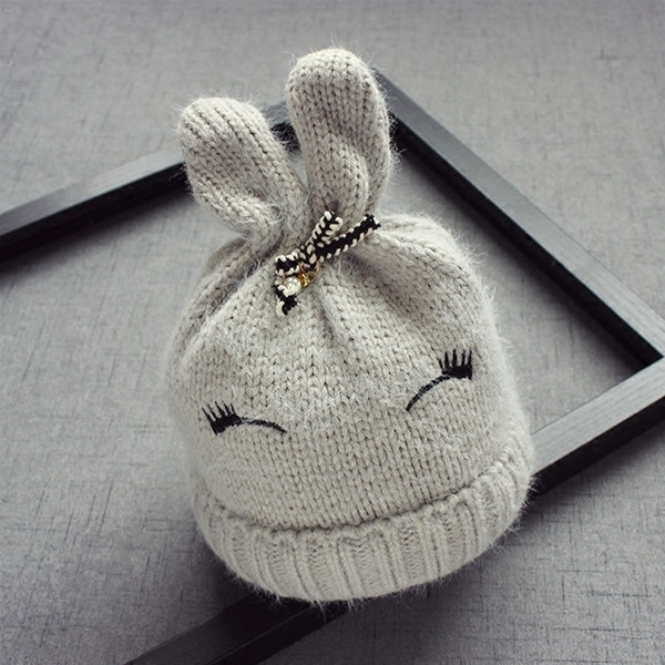 Вълнена детска шапка за момичета с ушички и панделка