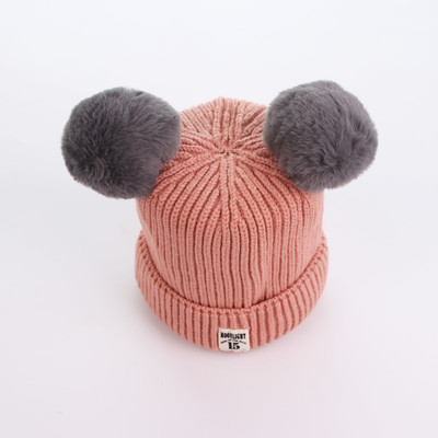Ежедневна зимна шапка с пухени топчета в пет цвята