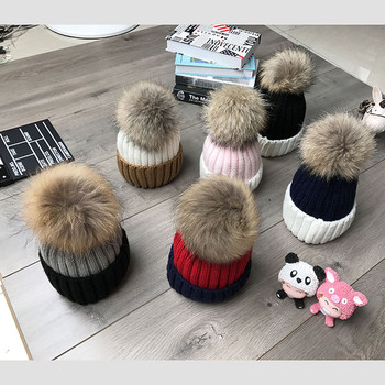 Детска зимна унисекс шапка с пухче в различни цветове
