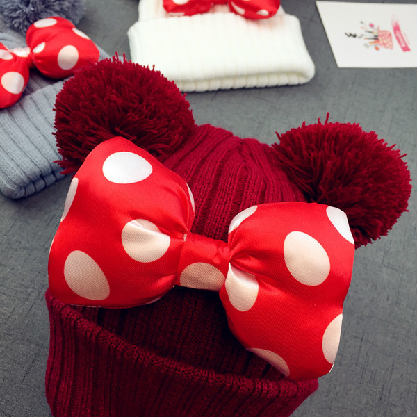 Детска топла шапка за момичета с пухени топчета и панделка в четири цвята