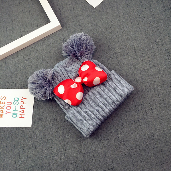Детска топла шапка за момичета с пухени топчета и панделка в четири цвята