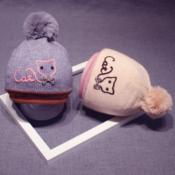 Бебешка плетена шапка с надпис,бродерия и пухче в шест цвята