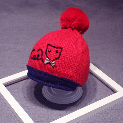 Бебешка плетена шапка с надпис,бродерия и пухче в шест цвята