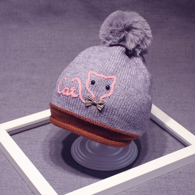 Бебешка плетена шапка с надпис,бродерия и пухче в шест цвята