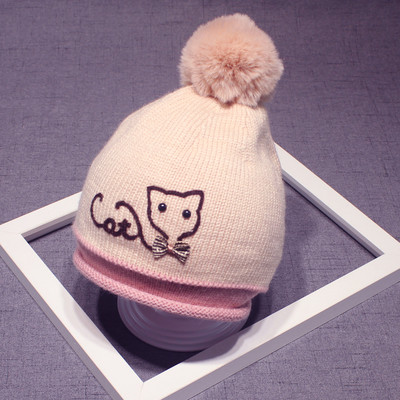 Бебешка плетена шапка с надпис,бродерия и пухче в шест цвята