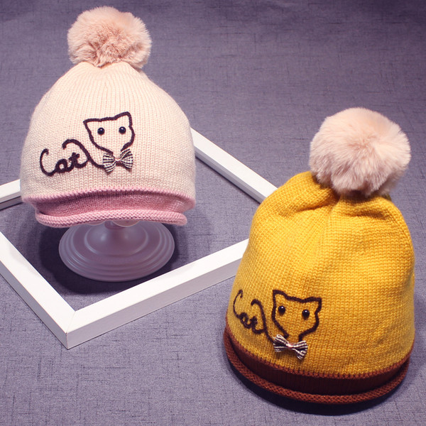 Бебешка плетена шапка с надпис,бродерия и пухче в шест цвята