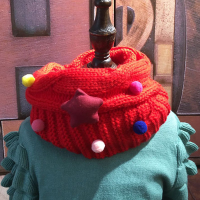 Меко зимно шалче за момичета с пухени топчета и 3D декорации в различни цветове