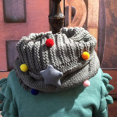 Меко зимно шалче за момичета с пухени топчета и 3D декорации в различни цветове