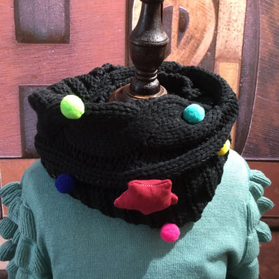 Меко зимно шалче за момичета с пухени топчета и 3D декорации в различни цветове