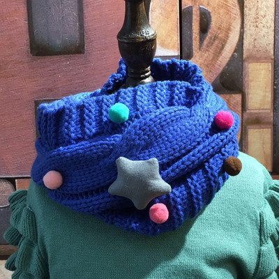 Меко зимно шалче за момичета с пухени топчета и 3D декорации в различни цветове