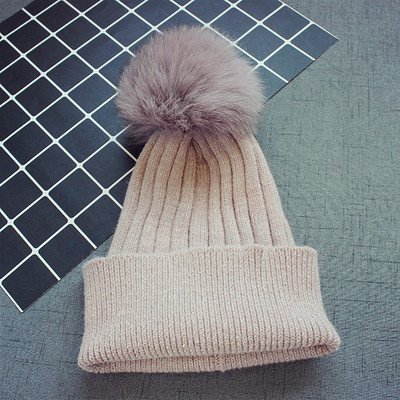 Стилна шапка за деца с пух