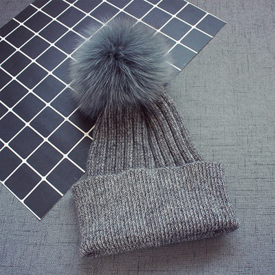 Стилна шапка за деца с пух