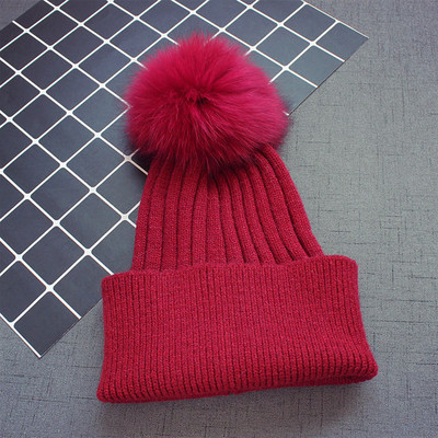 Стилна шапка за деца с пух