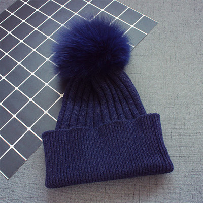 Стилна шапка за деца с пух