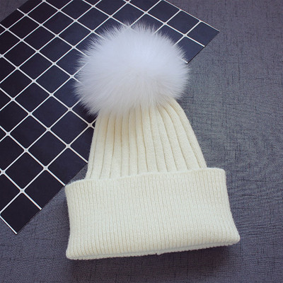 Стилна шапка за деца с пух