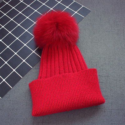 Стилна шапка за деца с пух