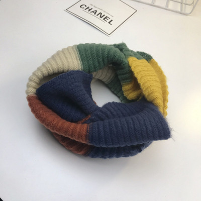 Стилен зимен унисекс шал в меки цветове