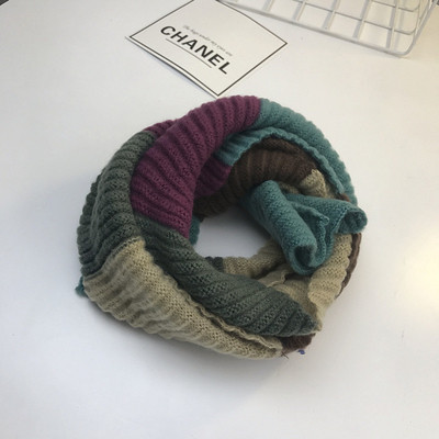 Стилен зимен унисекс шал в меки цветове