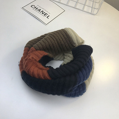 Стилен зимен унисекс шал в меки цветове