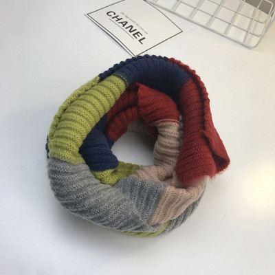 Стилен зимен унисекс шал в меки цветове