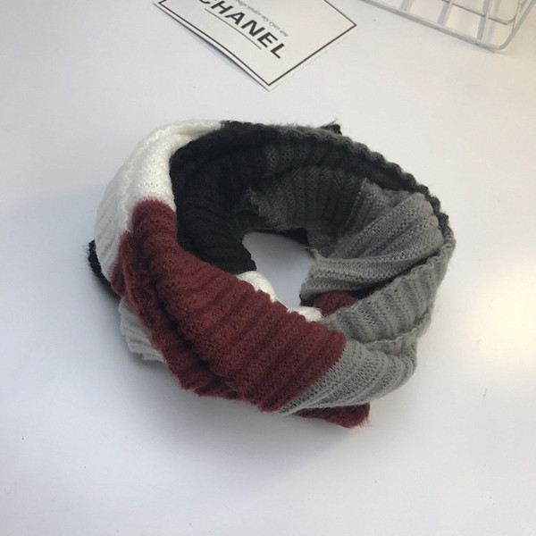 Стилен зимен унисекс шал в меки цветове