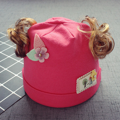 Бебешка зимна шапка с декорация