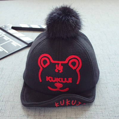 Ежедневна детска шапка с козирка и пух, в четири цвята